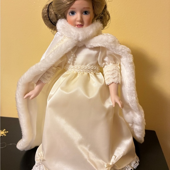 Danbury Mint Other - Danbury Mint Storybook Collection Snow Queen Porcelain Doll in Cream Satin Dress
